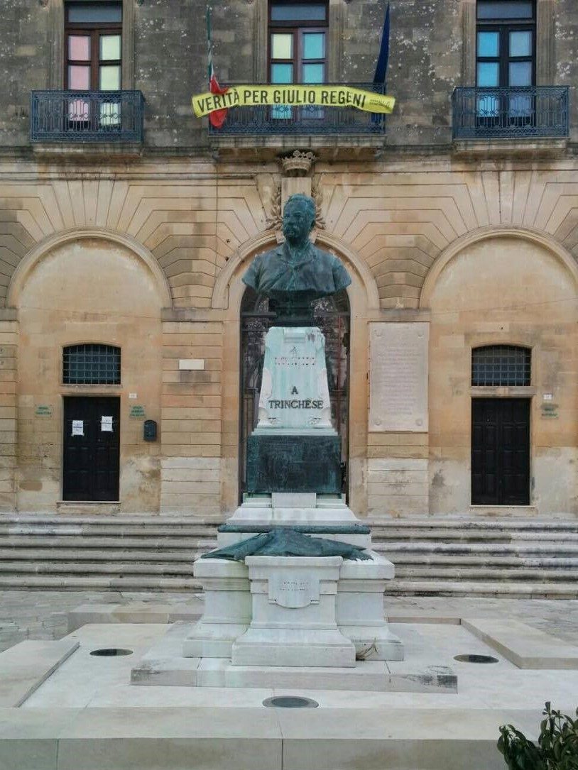 Salvatore Trinchese's bust (1).jpg